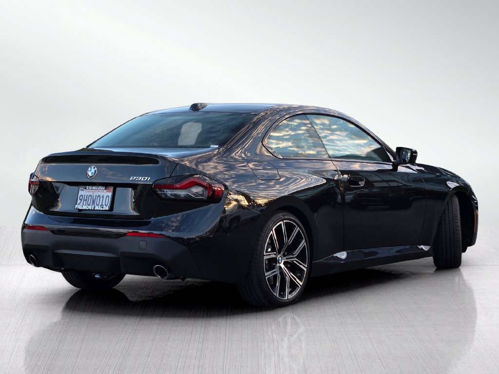 Used 2023 BMW 230i Coupe w/ Convenience Package RWD image 4