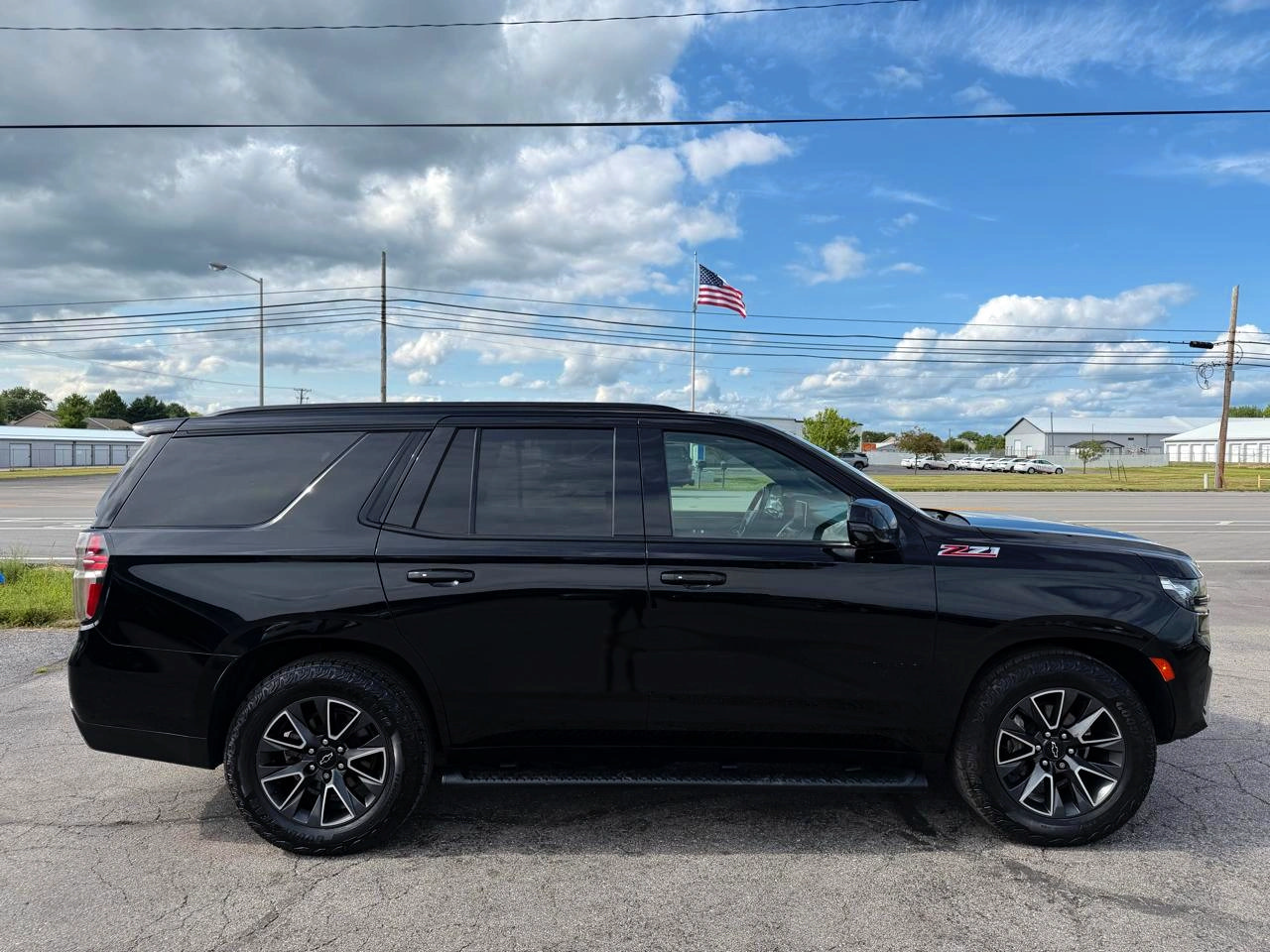 Used 2022 Chevrolet Tahoe Z71 w/ Z71 Off-Road Package AWD/4WD image 5