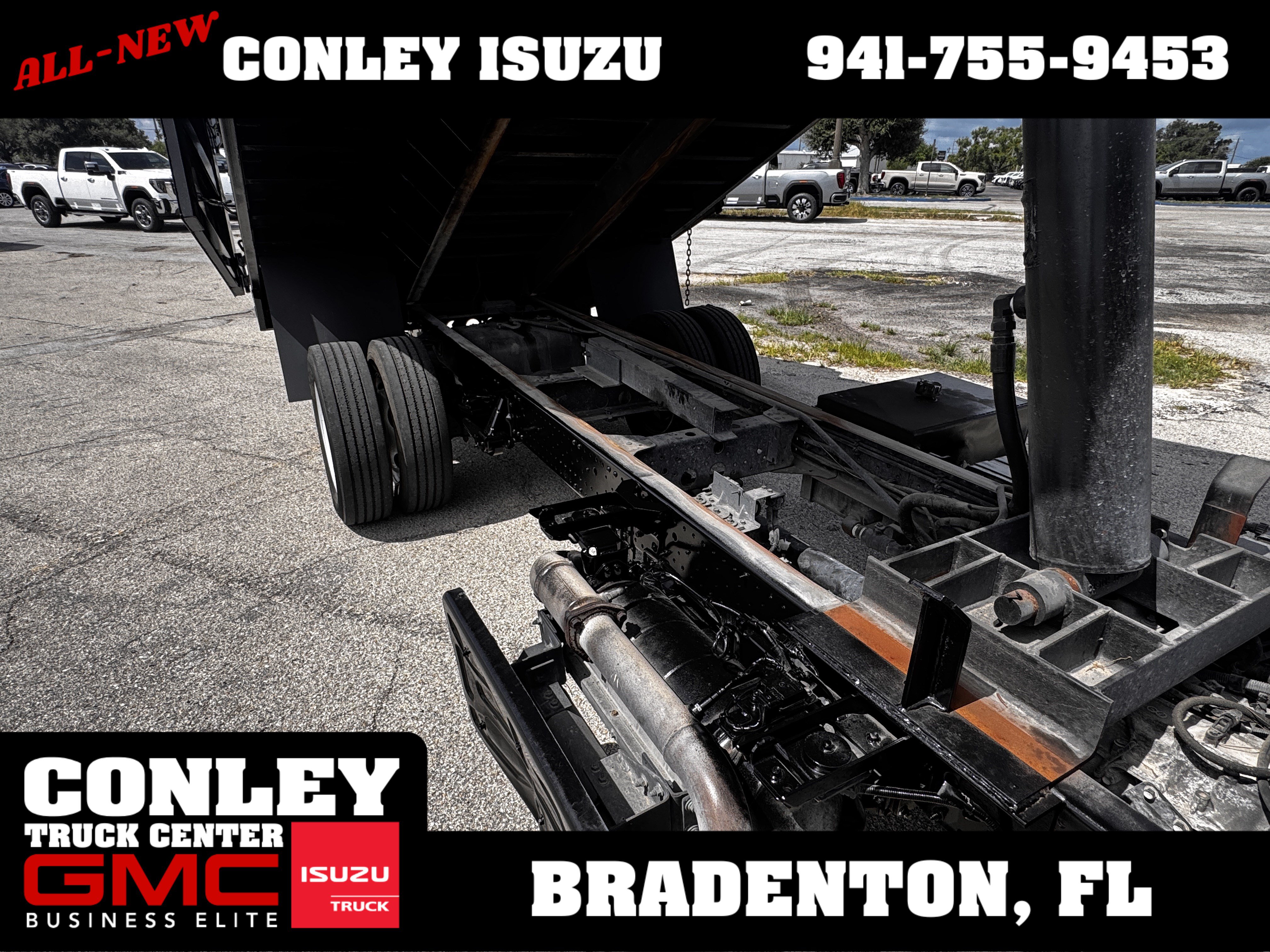 Used 2023 Isuzu NPR RWD image 12