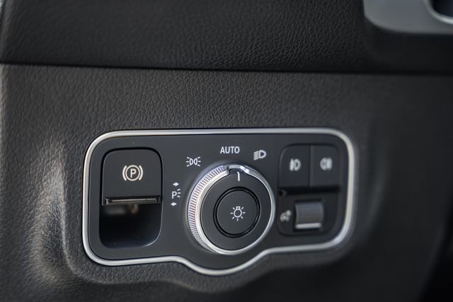 Used 2022 Mercedes-Benz GLB 250 4MATIC w/ Premium Package Lite image 42