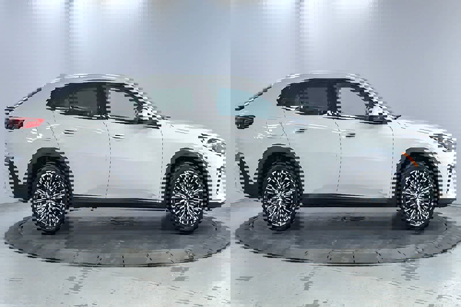 Used 2025 BMW X2 xDrive28i w/ Technology Package image 8