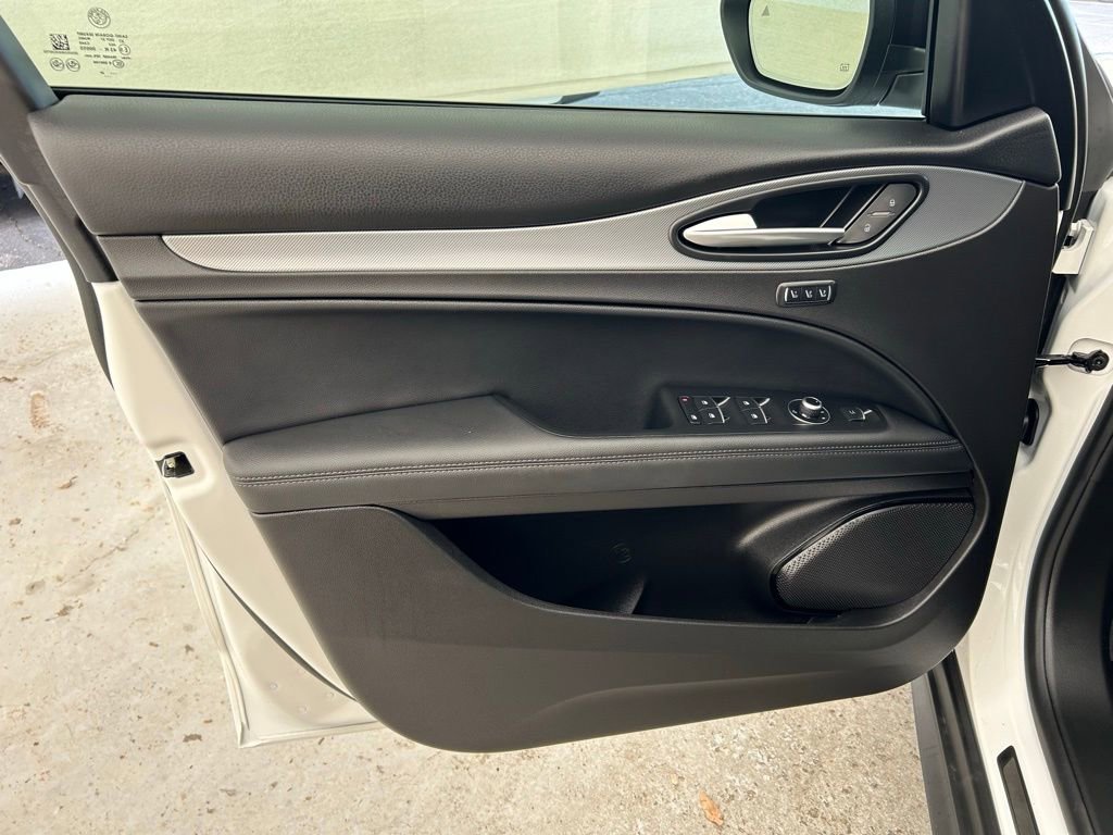 New 2025 Alfa Romeo Stelvio Sprint w/ Convenience Package image 24