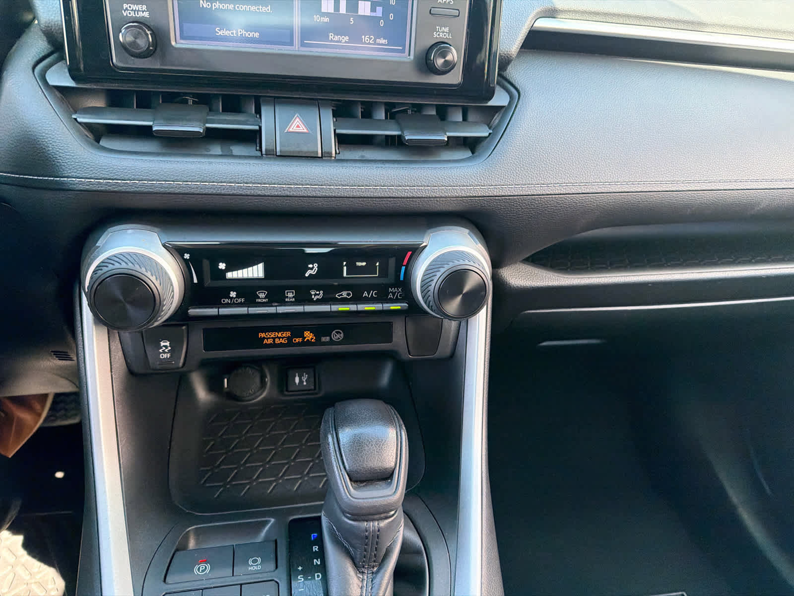 Used 2019 Toyota RAV4 LE FWD image 15