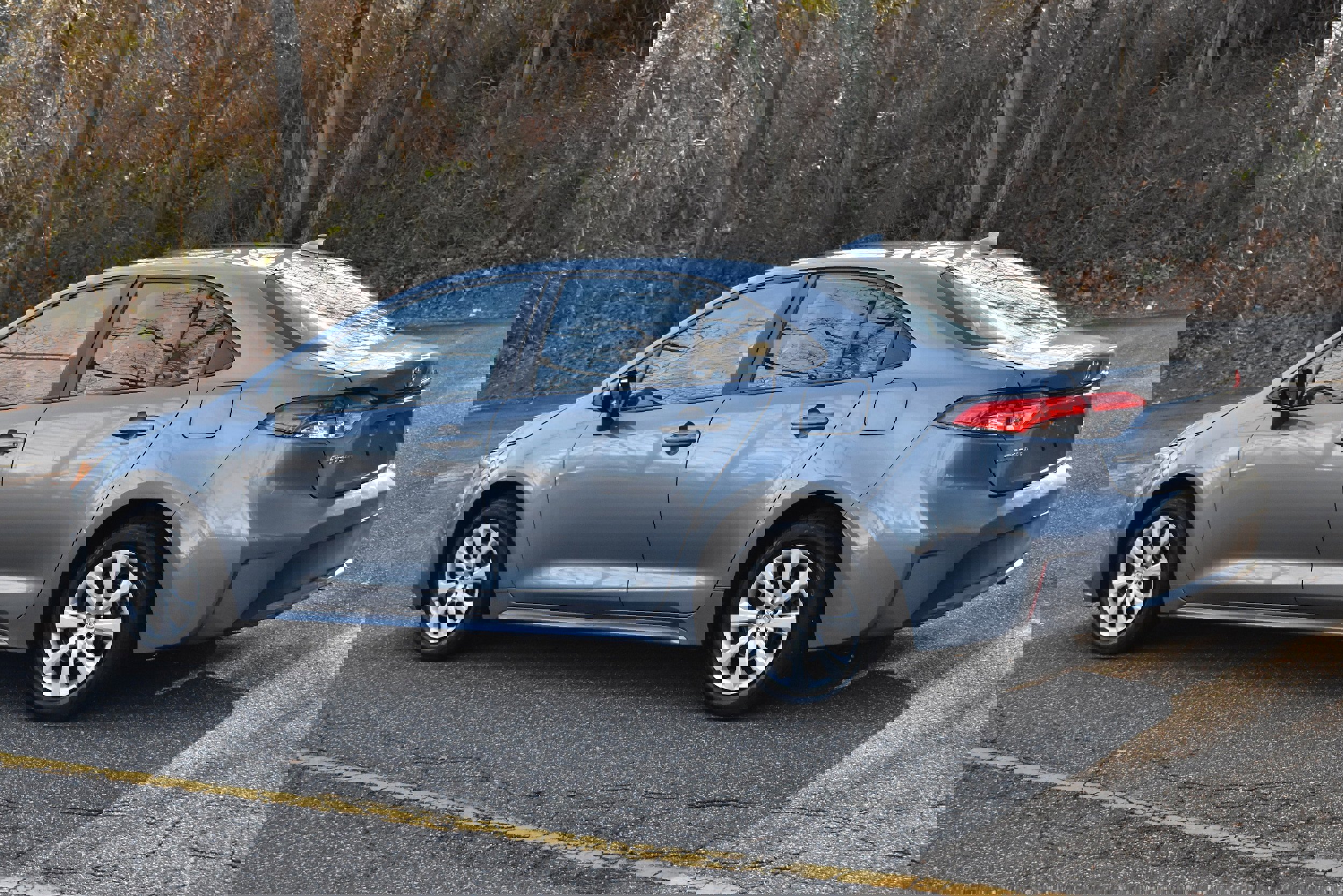 Used 2022 Toyota Corolla LE image 6