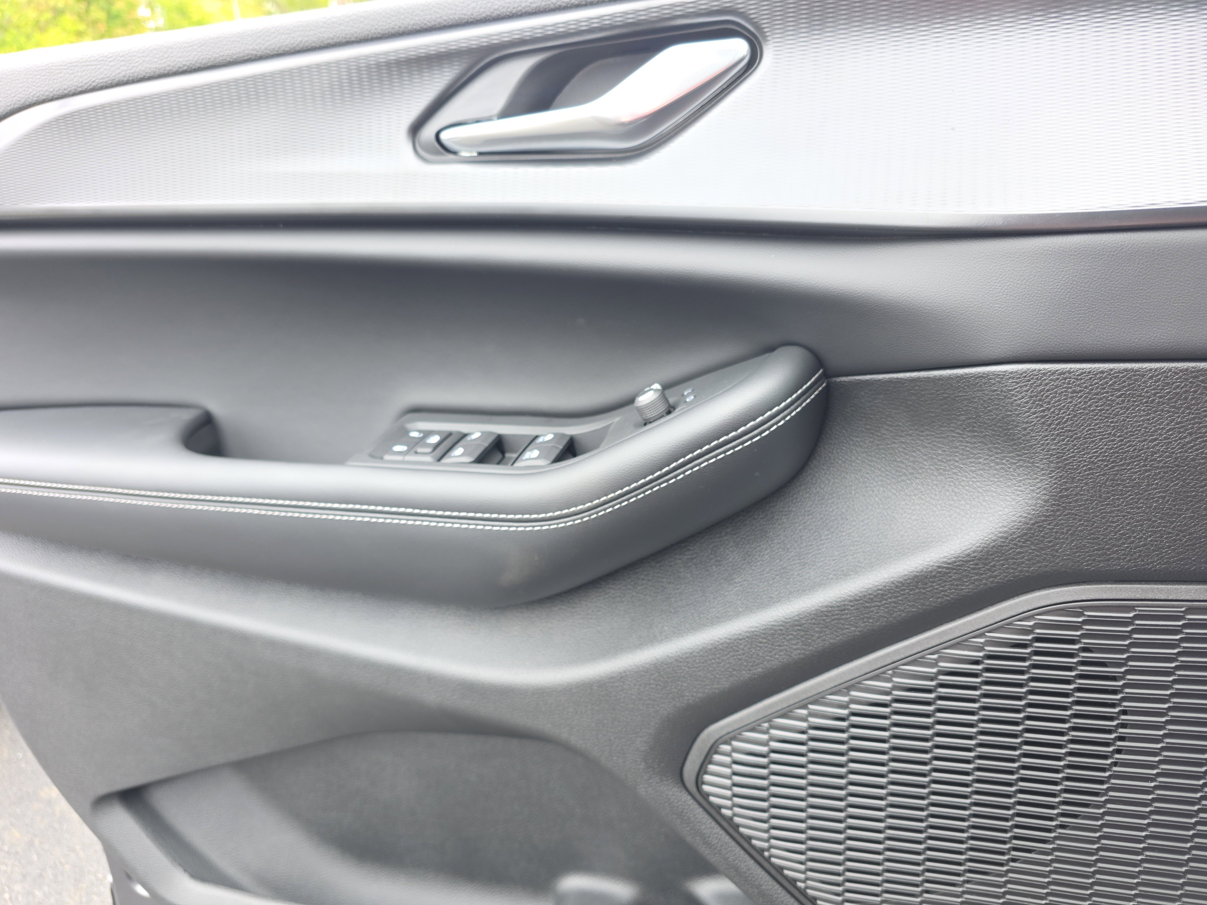 New 2025 Jeep Grand Cherokee L Altitude image 12