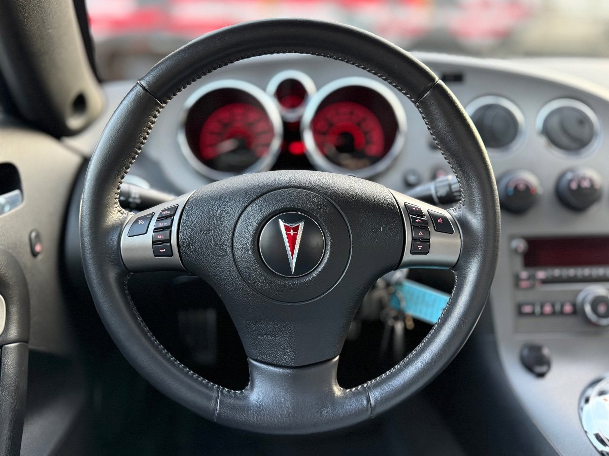 Used 2008 Pontiac Solstice GXP image 19