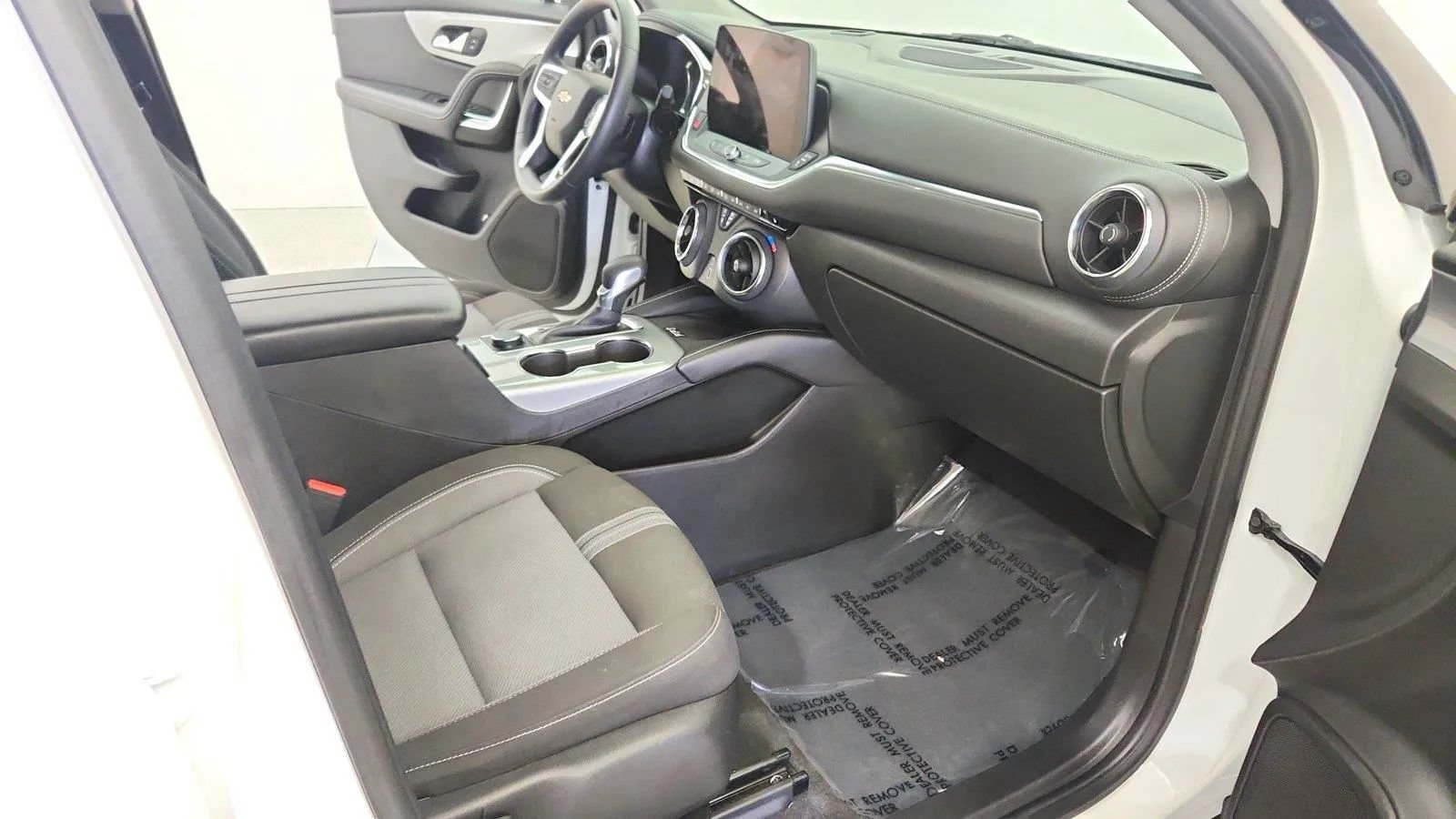 Used 2023 Chevrolet Blazer LT w/ Convenience Package FWD image 21