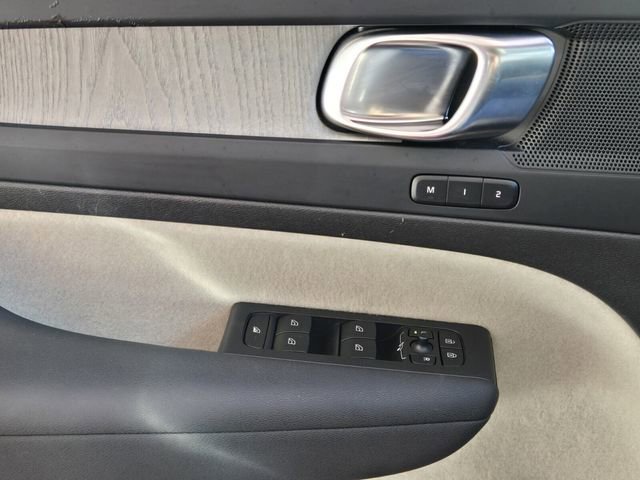 Certified 2023 Volvo XC40 B5 Plus w/ Protection Package Premier image 31