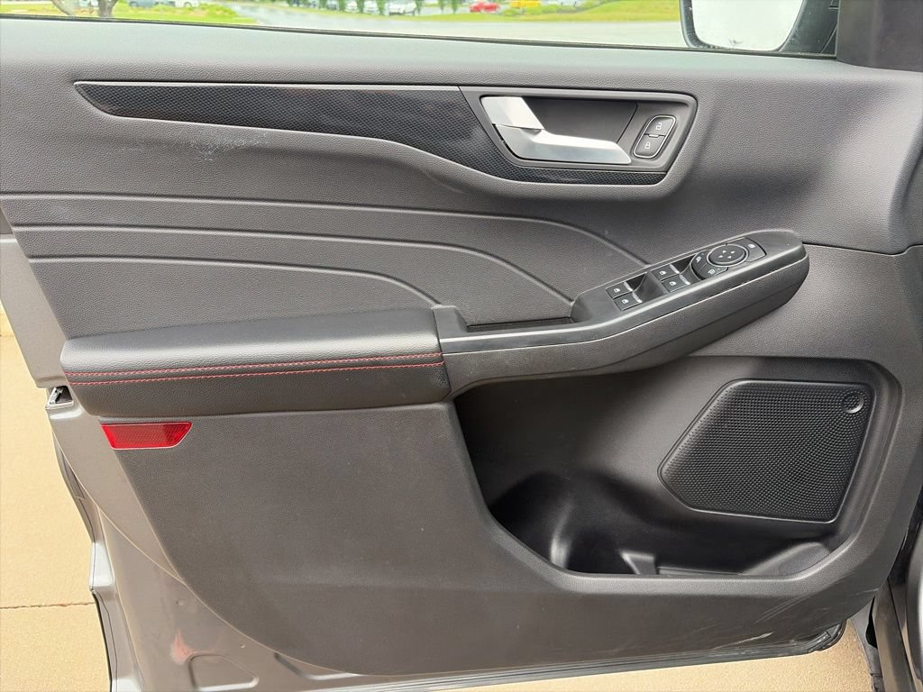 Used 2025 Ford Escape ST-Line FWD image 46