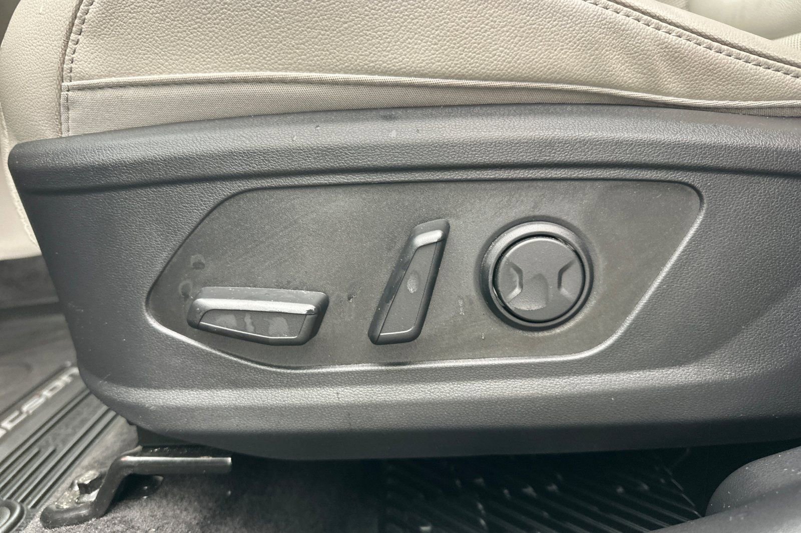 Used 2025 Hyundai Tucson Limited image 13