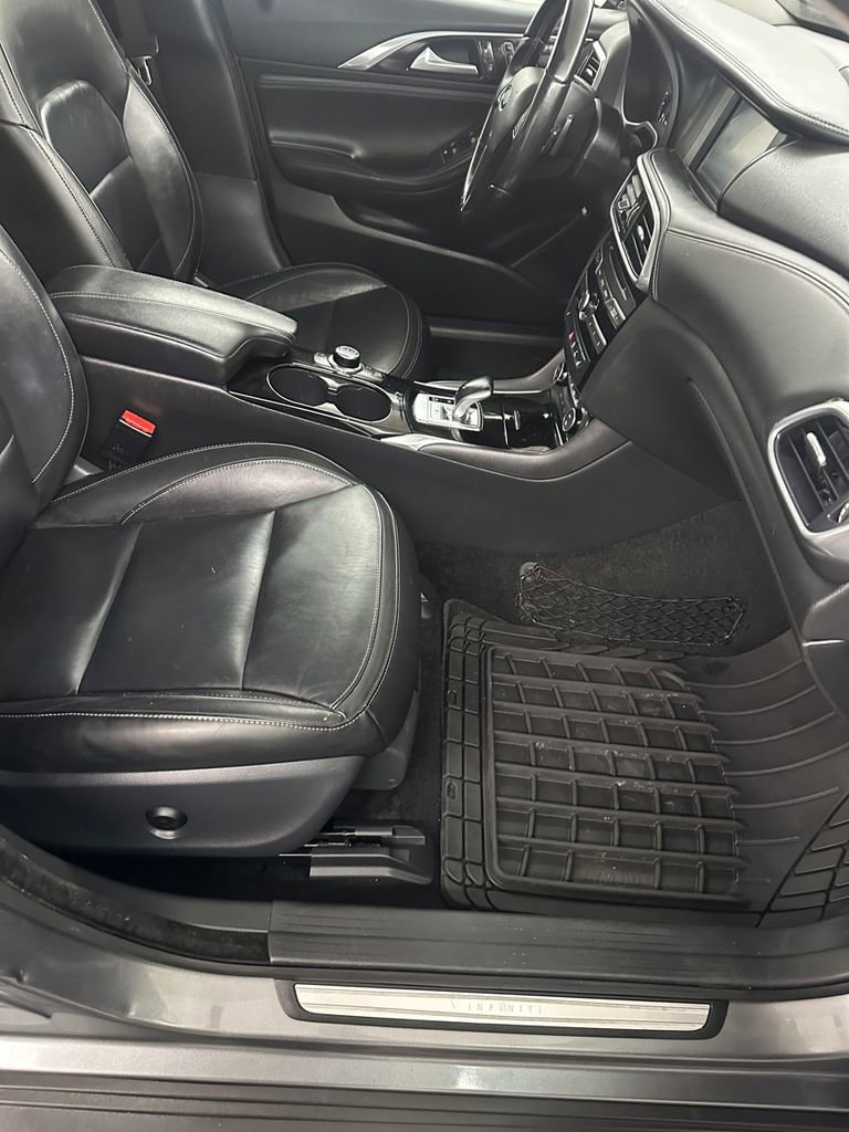 Used 2017 INFINITI QX30 Premium w/ Navigation Package image 40