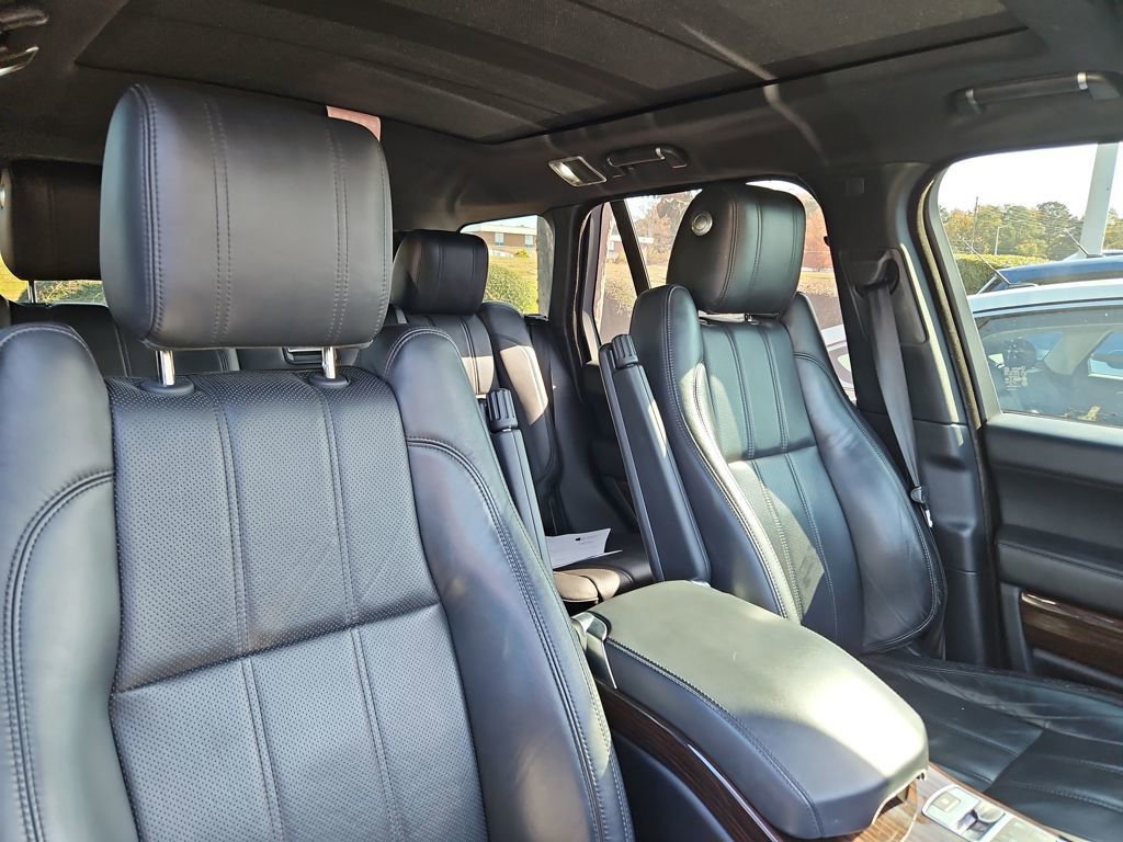 Used 2016 Land Rover Range Rover HSE image 9