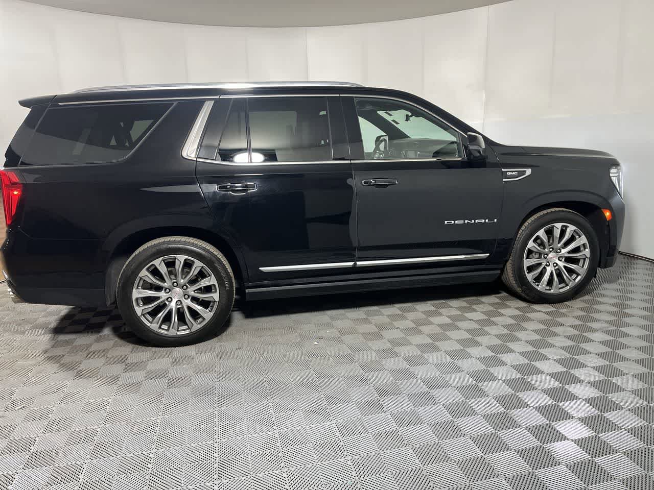 Used 2022 GMC Yukon Denali w/ Denali Ultimate Package image 9