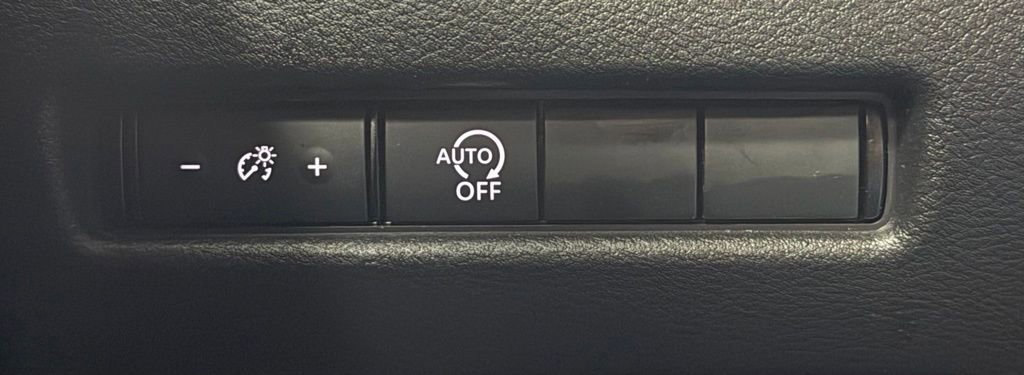 Used 2023 Nissan Rogue S AWD/4WD image 15