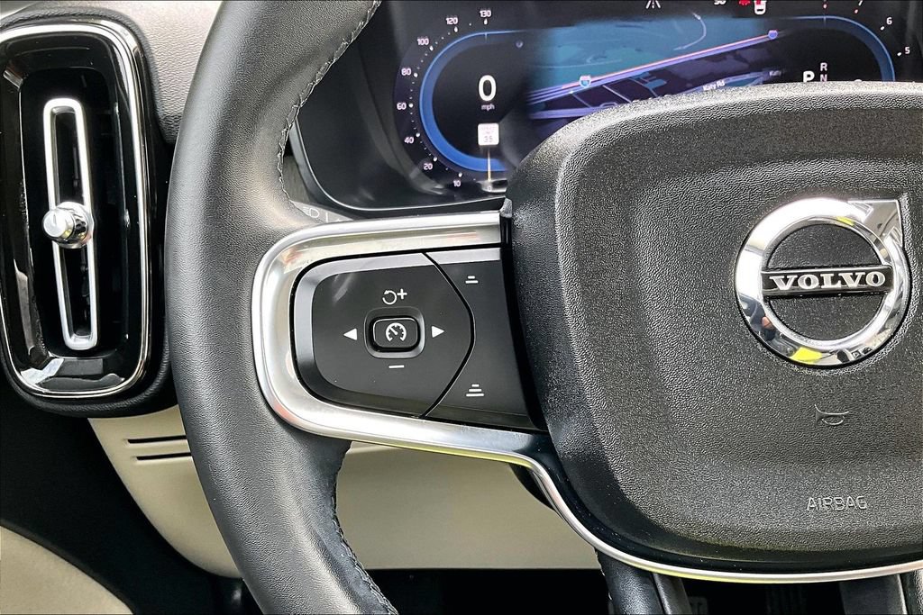 Certified 2023 Volvo XC40 B5 Plus w/ Driver Assist Package AWD/4WD image 26