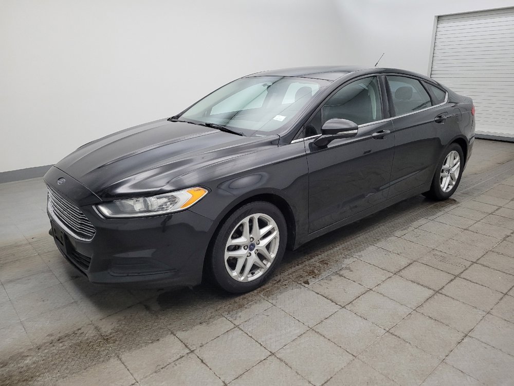 Used 2015 Ford Fusion SE image 2