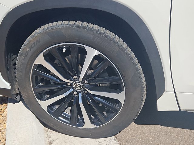 Used 2021 Toyota Highlander XSE image 25