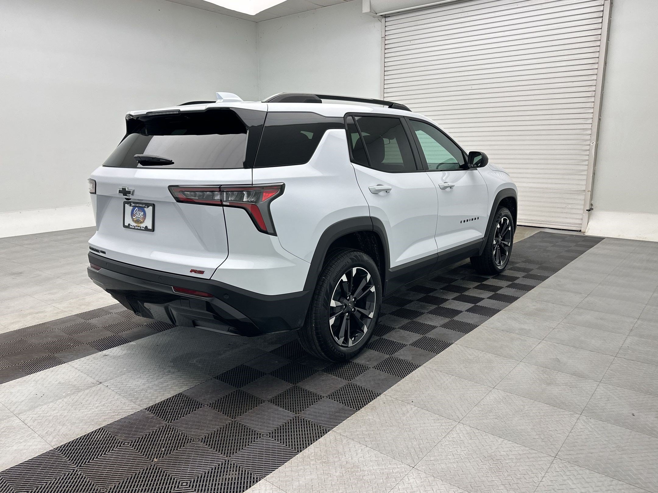 New 2027 Chevrolet Equinox RS w/ LPO, Floor Liner Package AWD/4WD image 9