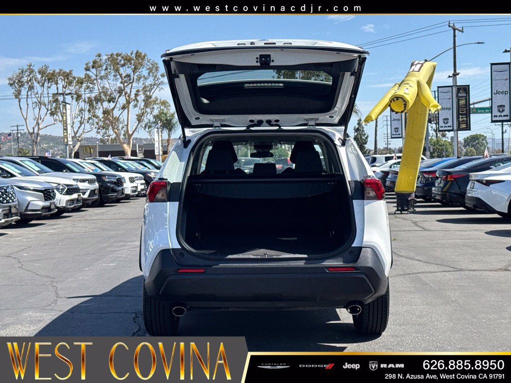 Used 2024 Toyota RAV4 XLE FWD image 16