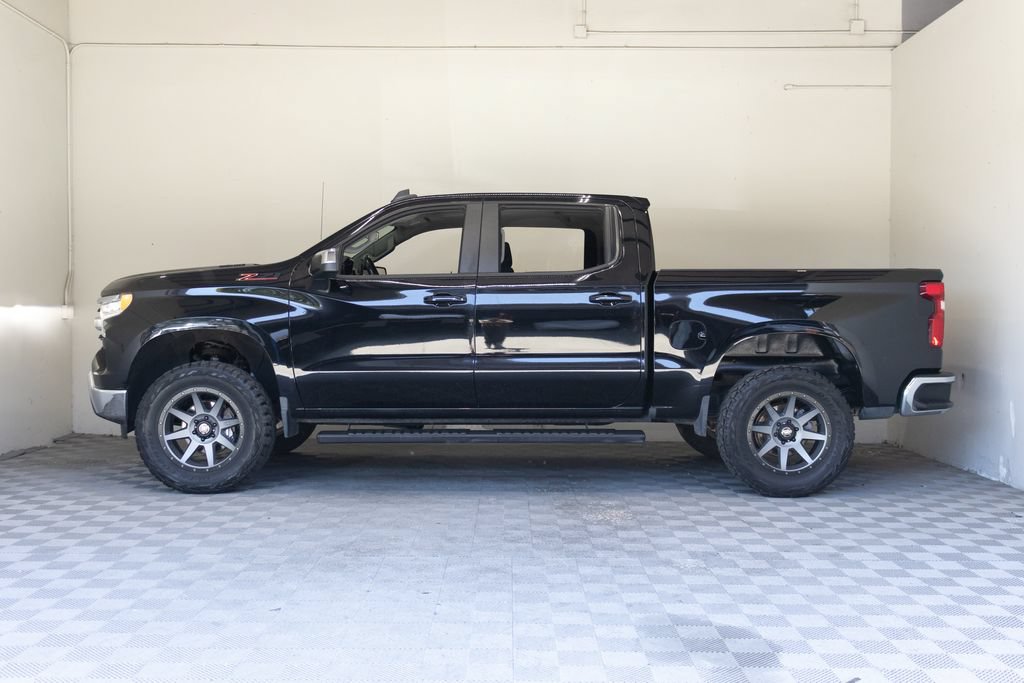 Used 2022 Chevrolet Silverado 1500 LT w/ Z71 Off-Road Package AWD/4WD image 7
