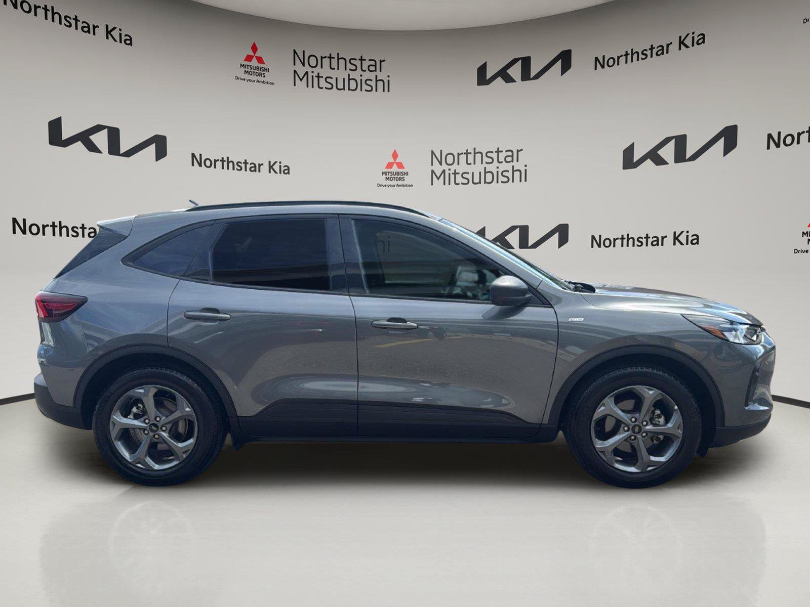 Used 2025 Ford Escape ST-Line FWD image 8