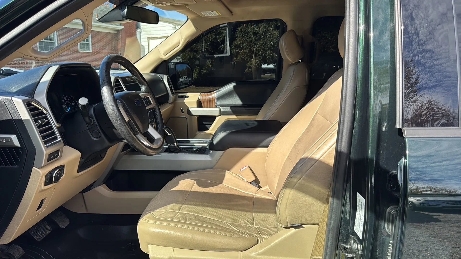 Used 2015 Ford F150 Lariat w/ Equipment Group 502A Luxury image 10