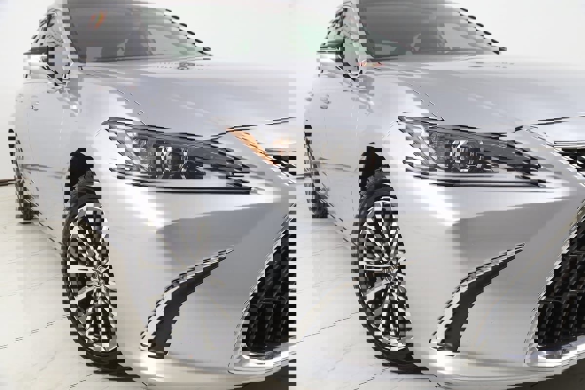 Used 2024 Lexus ES 350 w/ Accessory Package (Z2) image 16