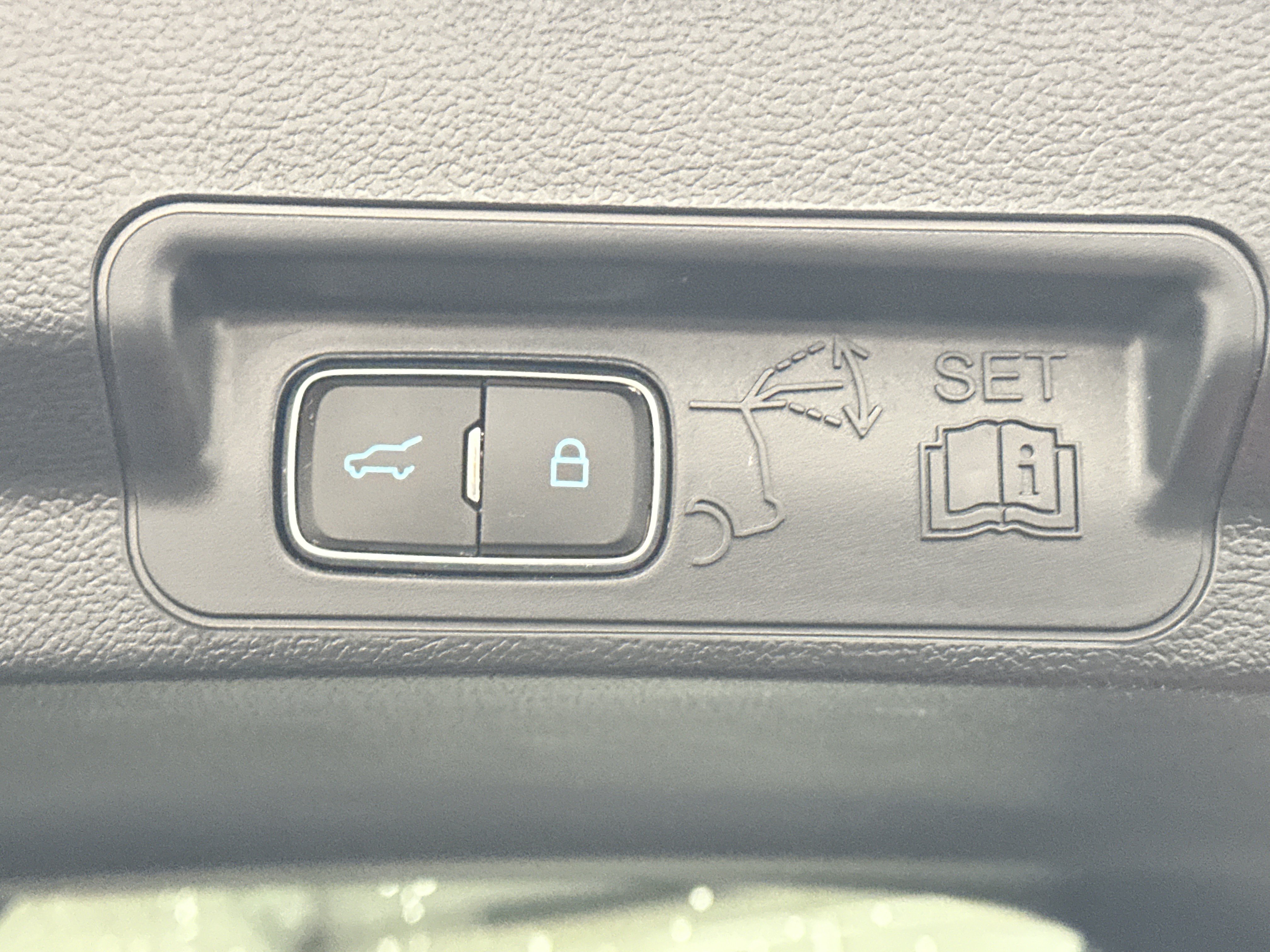 Used 2023 Ford Explorer XLT w/ Equipment Group 202A image 16