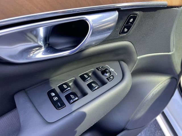 Used 2025 Volvo XC90 B6 Plus image 14