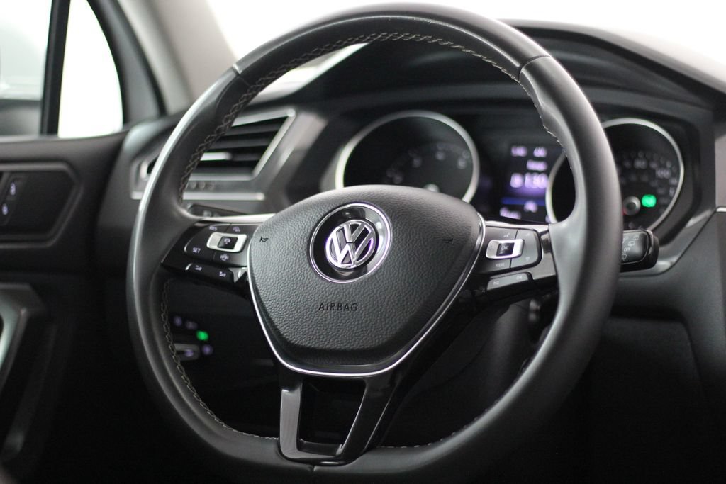 Used 2021 Volkswagen Tiguan SE w/ Panoramic Sunroof Package AWD/4WD image 11