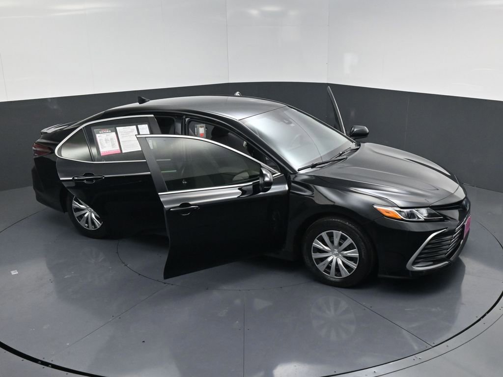 Used 2022 Toyota Camry LE image 23