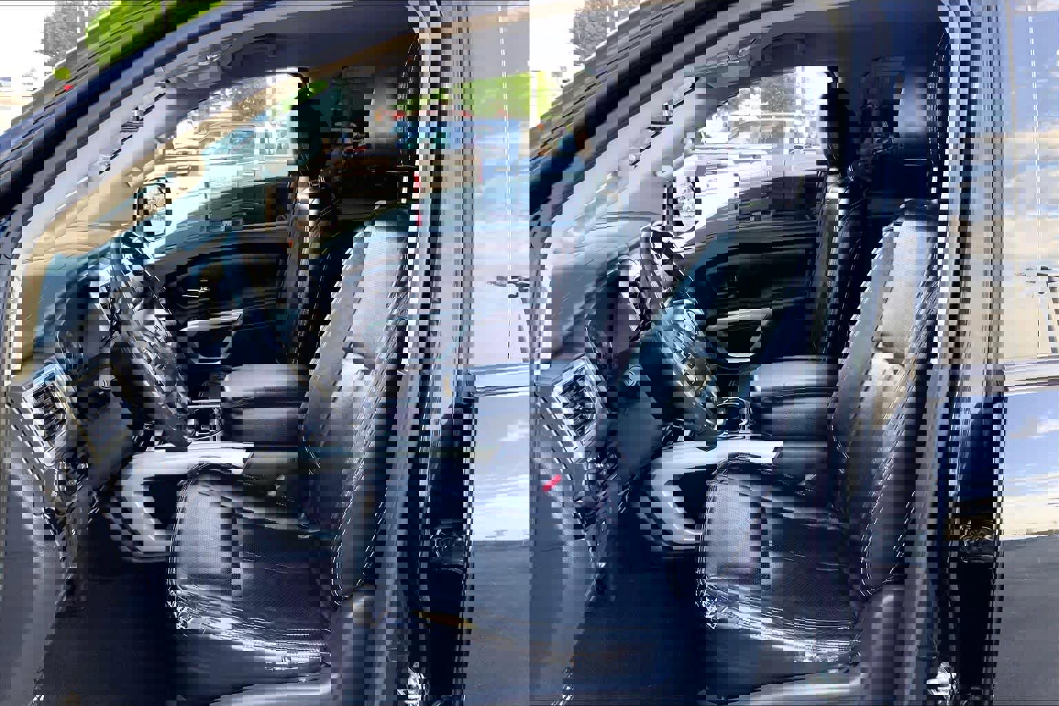 Used 2018 Nissan Titan SV w/ SV Convenience Package image 8