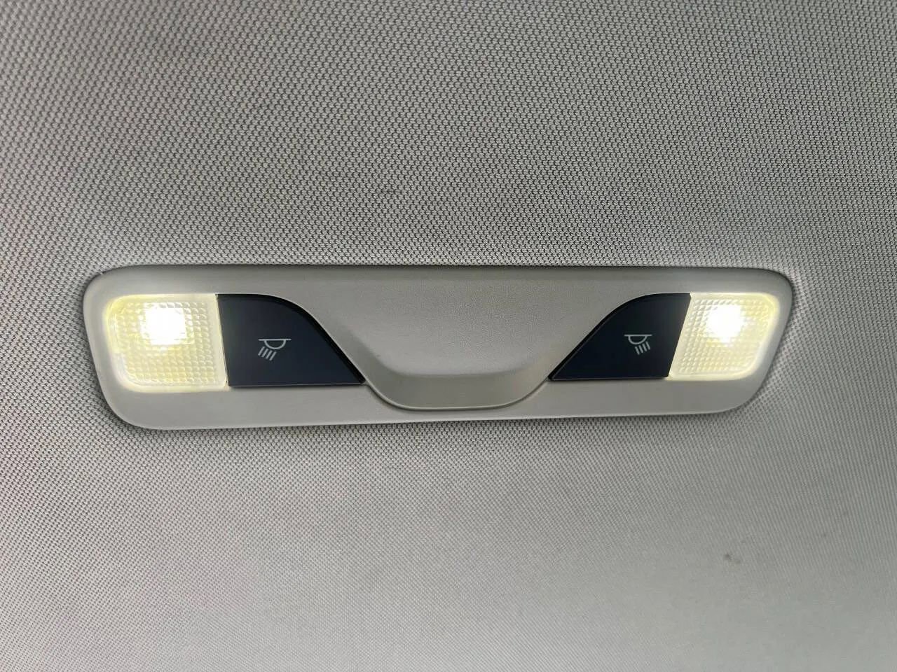 Used 2018 Chevrolet Impala Premier FWD image 28