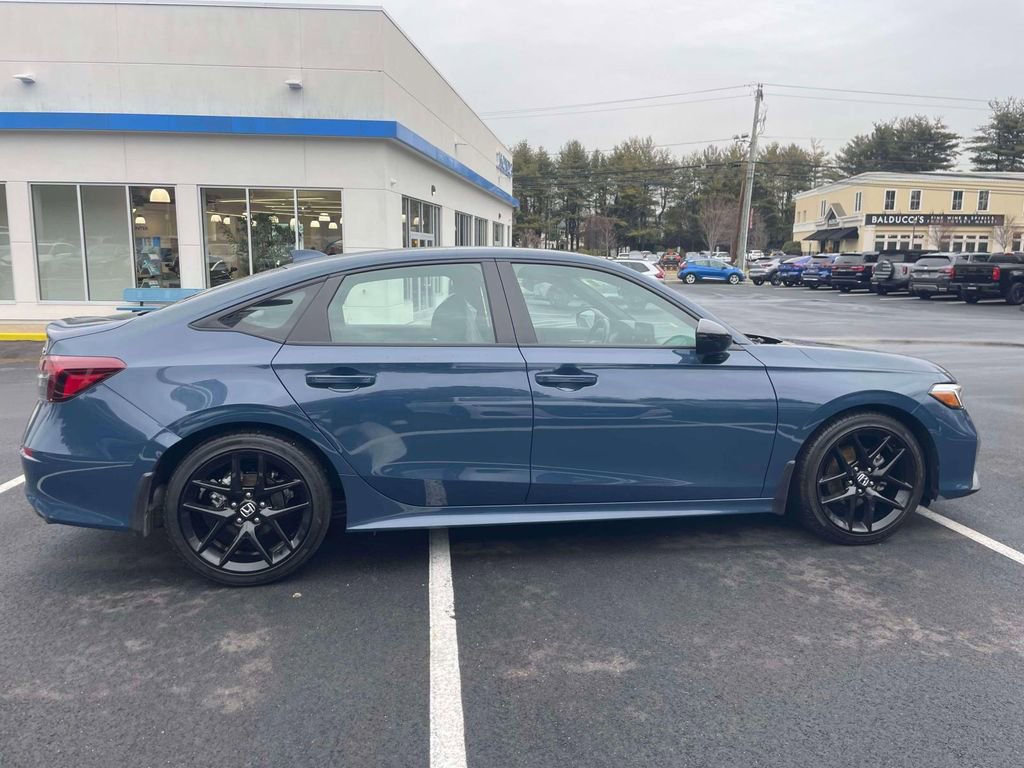 Used 2025 Honda Civic Sport image 4