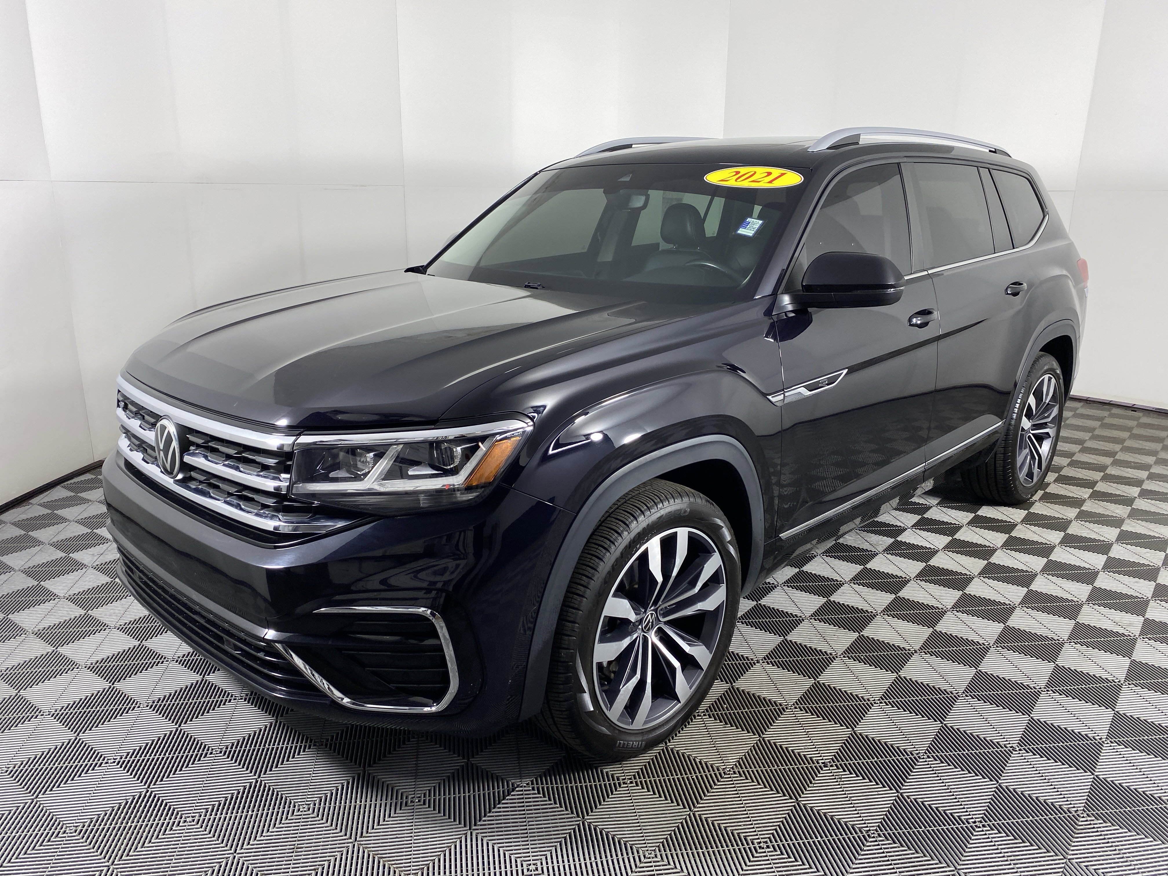 Used 2021 Volkswagen Atlas SEL R-Line image 12