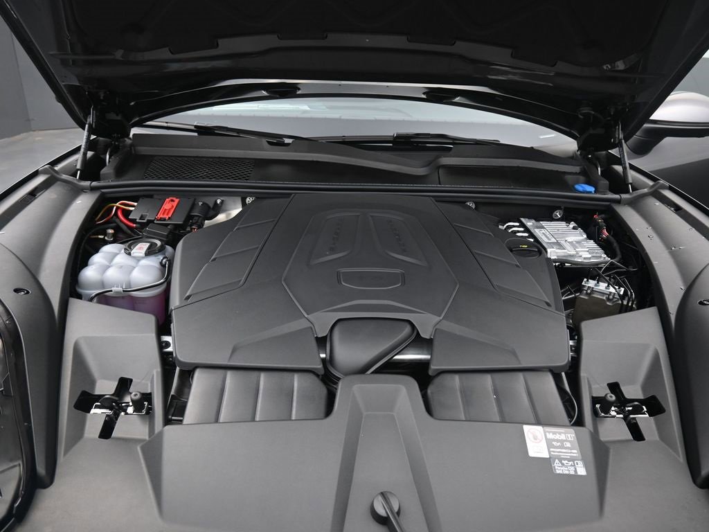 Certified 2025 Porsche Cayenne image 14