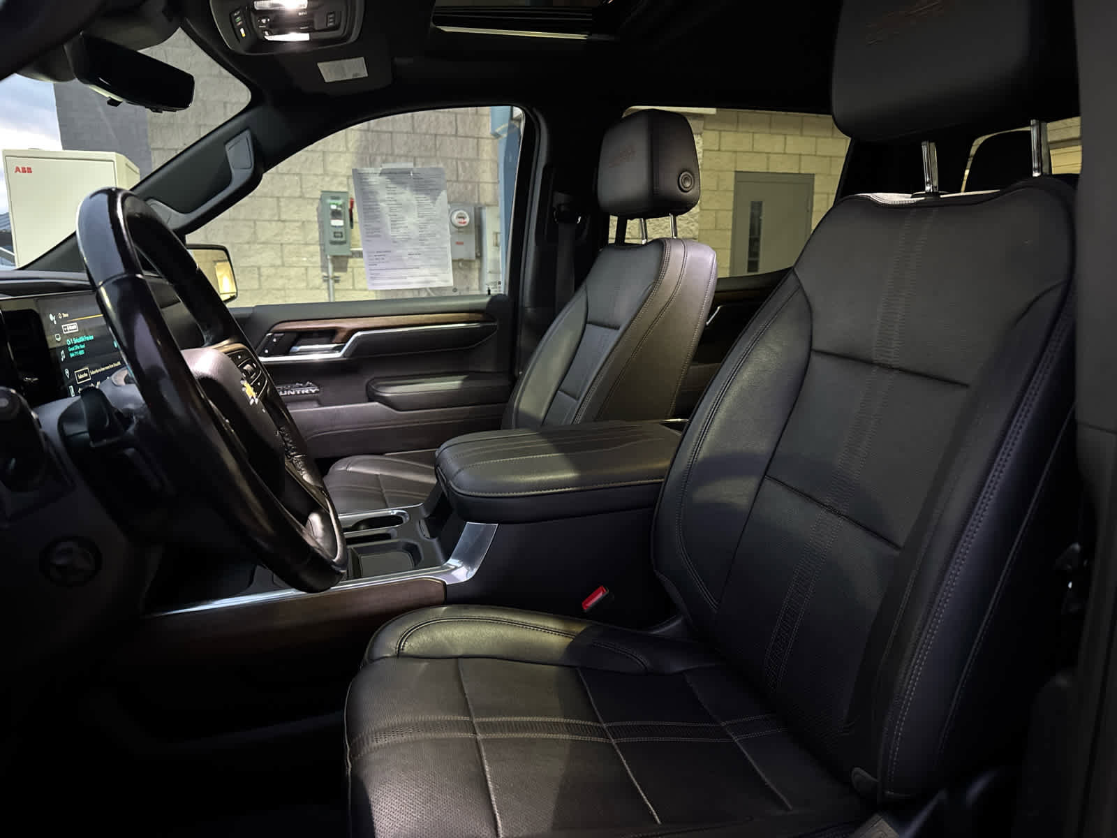 Certified 2023 Chevrolet Silverado 1500 High Country w/ Technology Package image 13