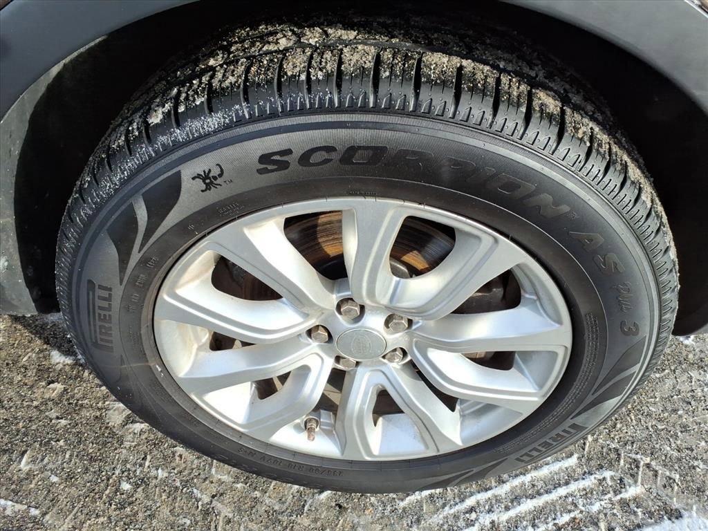 Used 2019 Land Rover Range Rover Evoque SE image 11