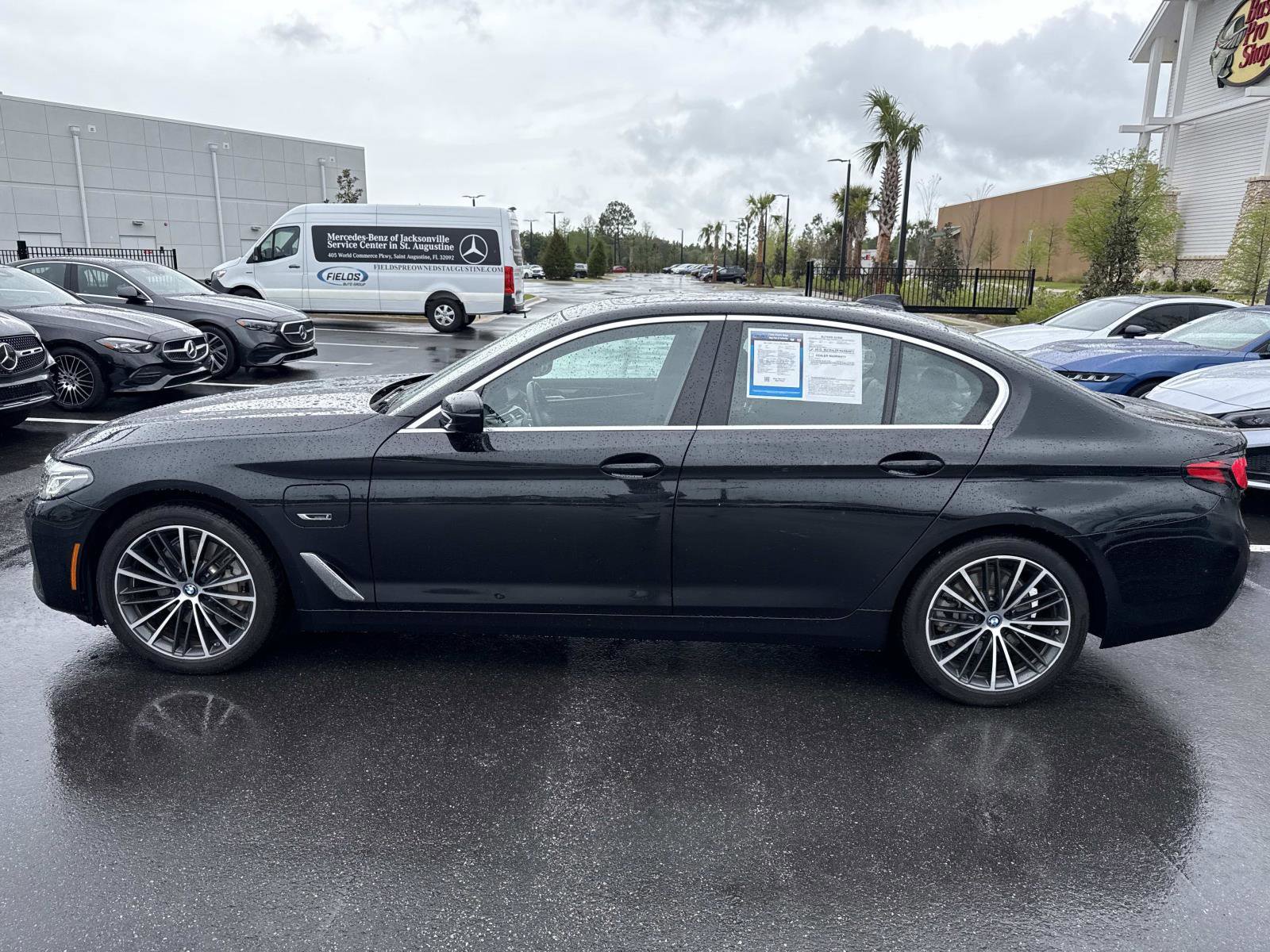 Used 2023 BMW 530e xDrive w/ Premium Package image 6