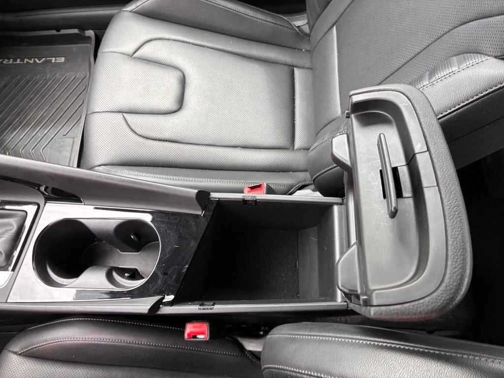 Used 2025 Hyundai Elantra Limited FWD image 38