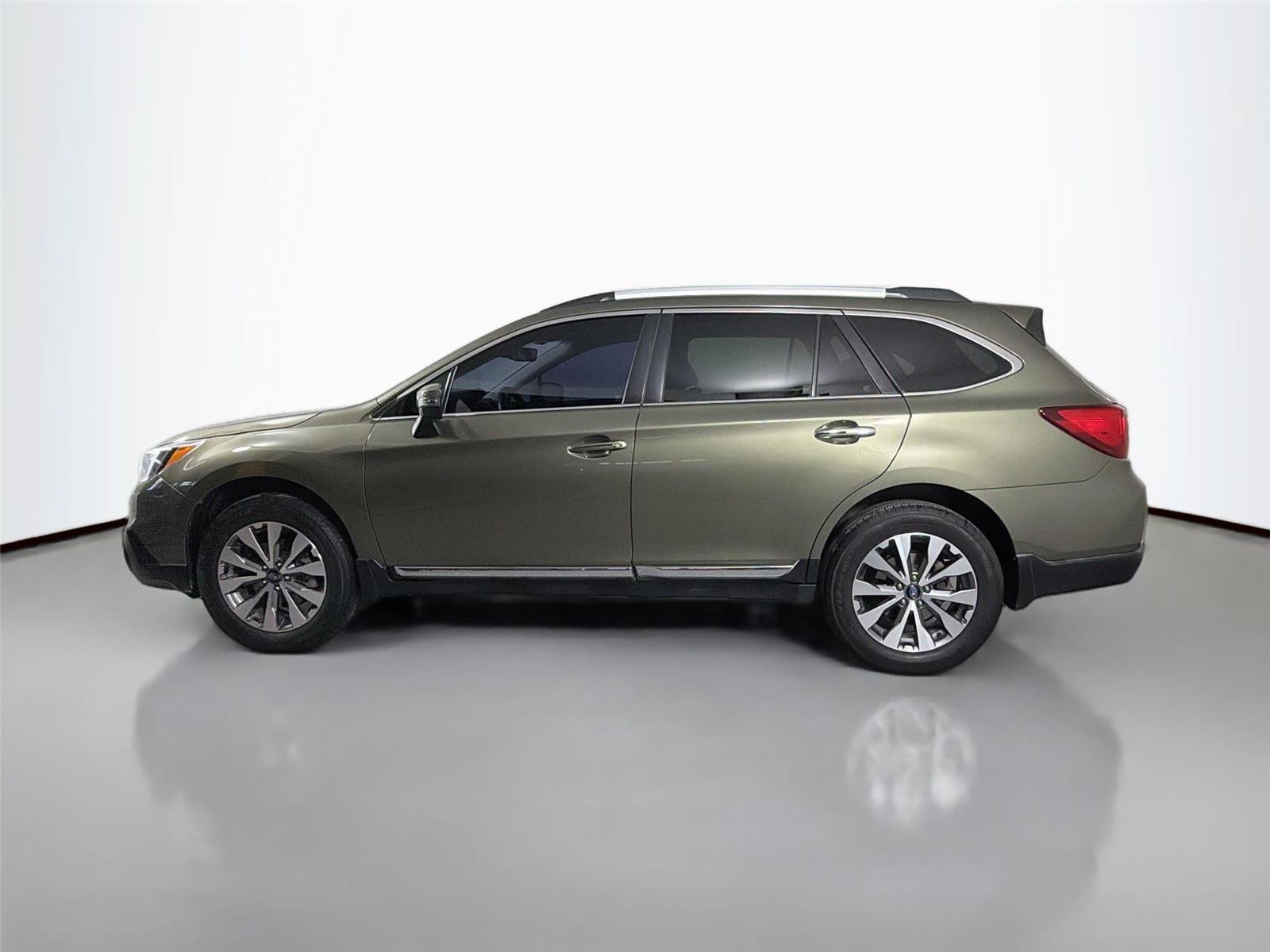 Used 2017 Subaru Outback 3.6R Touring w/ Popular Package #5A AWD/4WD image 8
