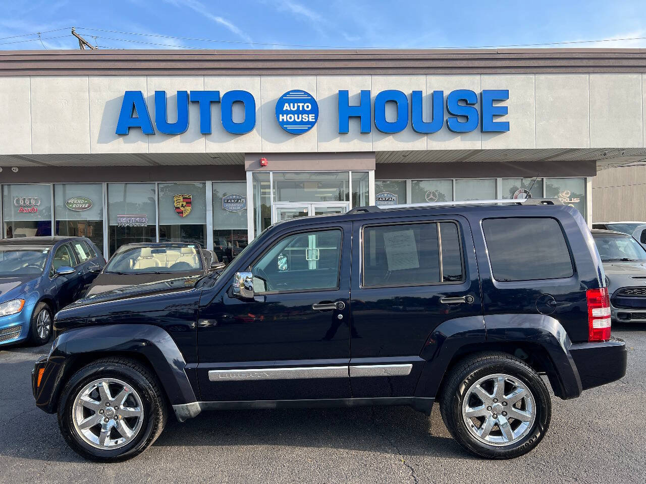 Used 2011 Jeep Liberty Limited w/ Tire & Wheel Group AWD/4WD image 8