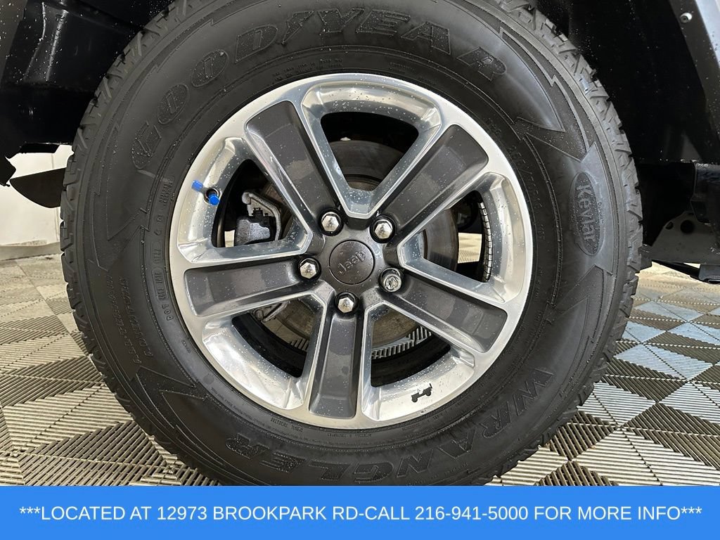Used 2022 Jeep Wrangler Unlimited Sahara w/ LED Lighting Group AWD/4WD image 27