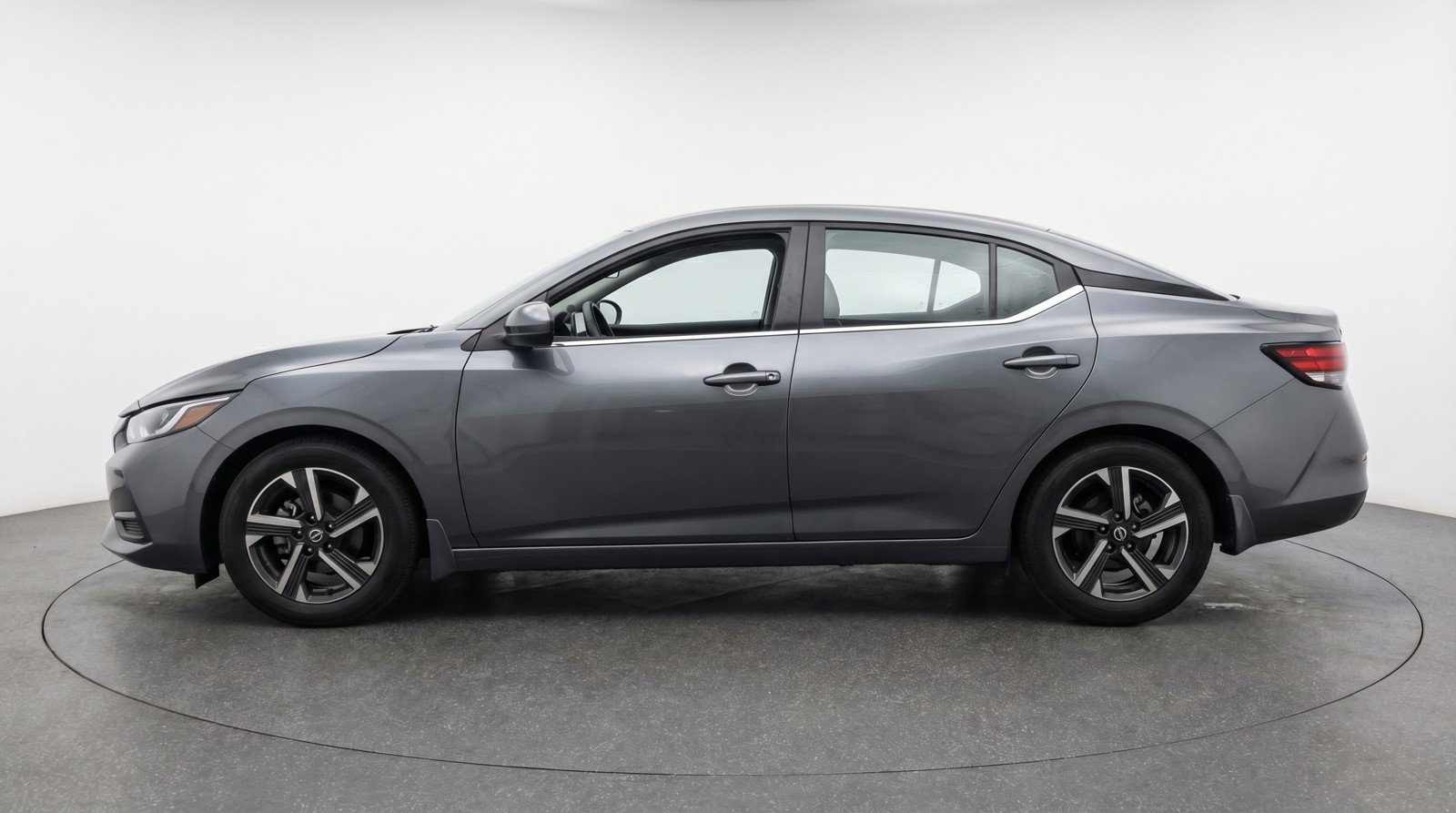 Used 2025 Nissan Sentra SV image 5