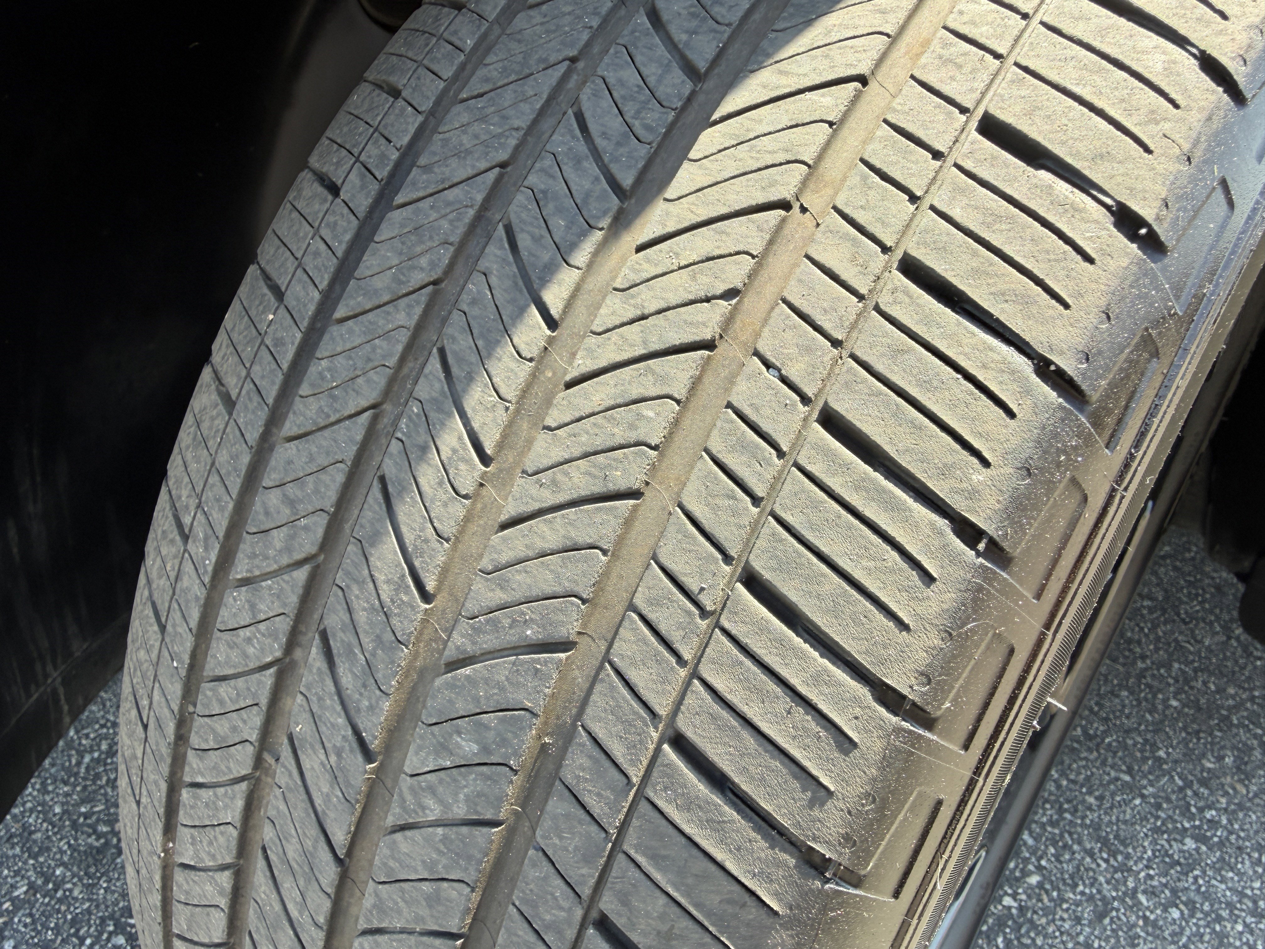 Used 2023 Kia Telluride EX w/ EX Captain's Chair Package image 13