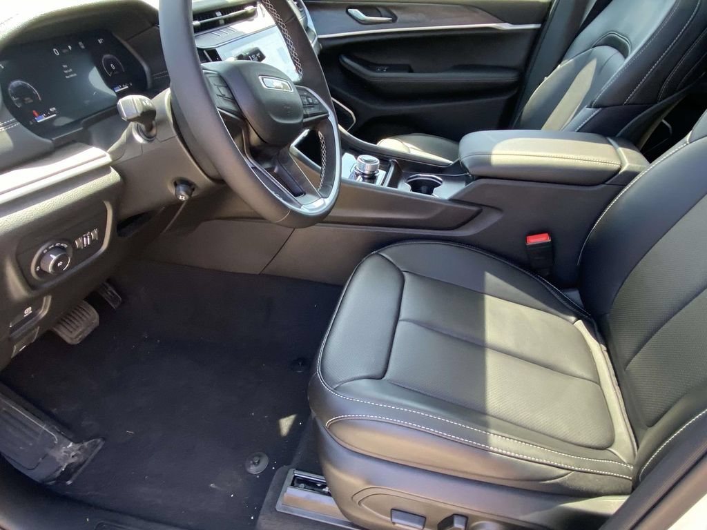 New 2026 Jeep Grand Cherokee Limited w/ Luxury Tech Group II AWD/4WD image 13