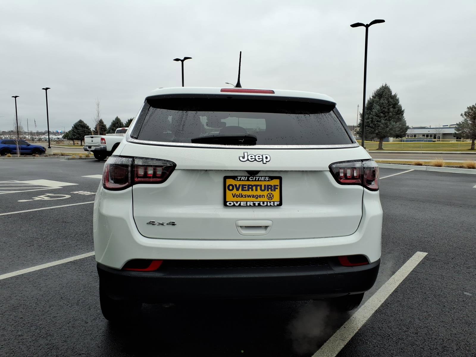 Used 2023 Jeep Compass Sport image 7