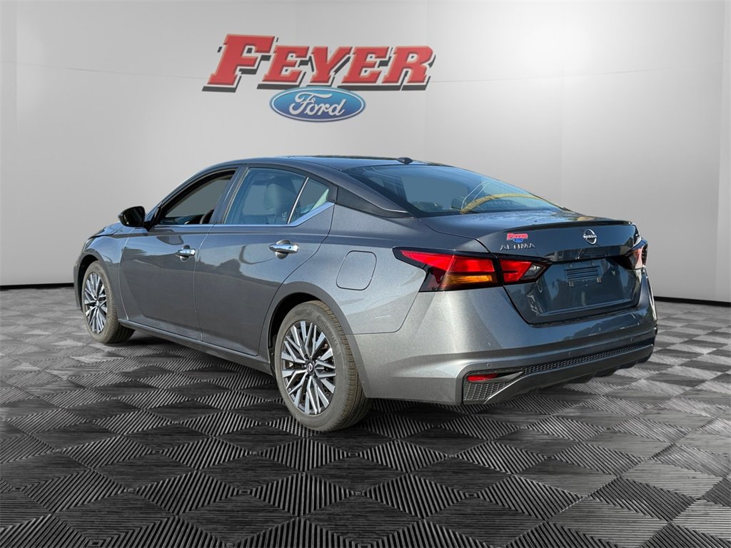 Used 2024 Nissan Altima 2.5 SV image 3