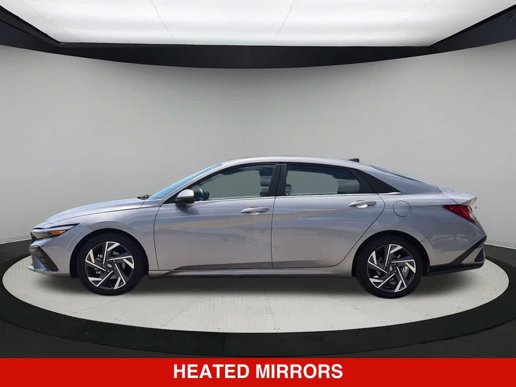 Used 2025 Hyundai Elantra Limited FWD image 3