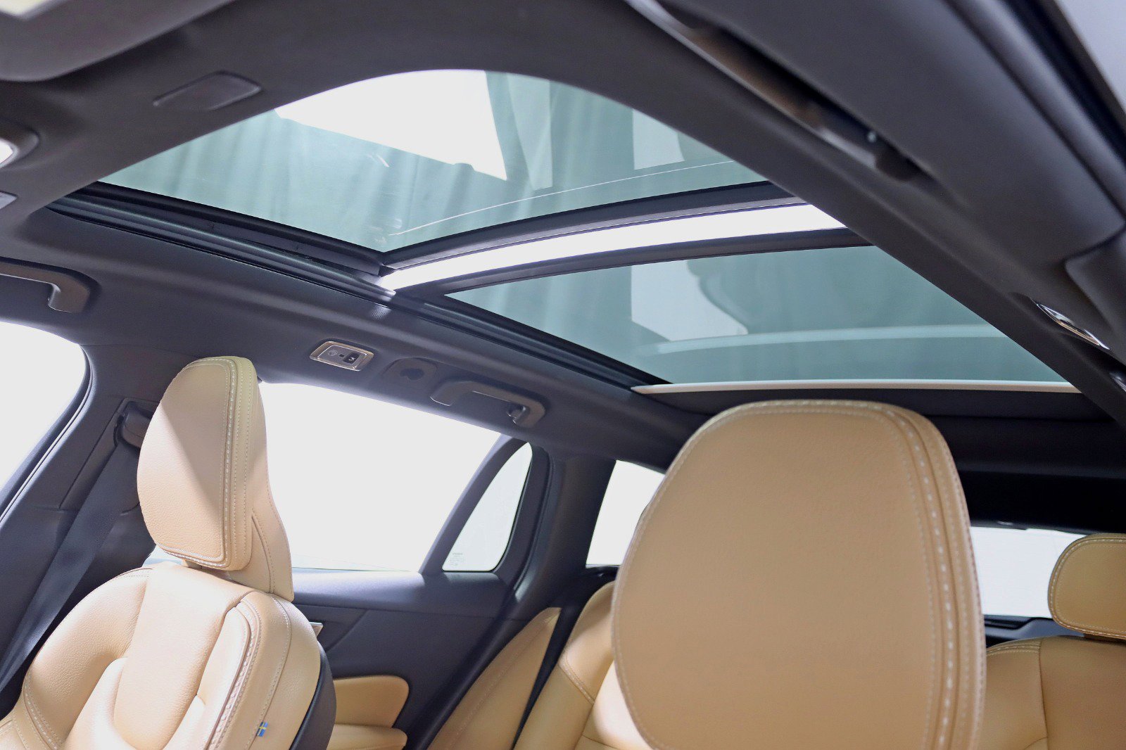 Used 2020 Volvo V60 T5 Cross Country image 31